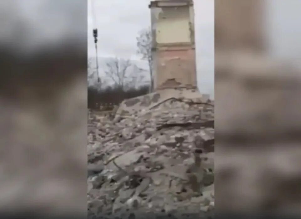 Днр вк. Обстрел училища в макеевке. Макеевка ребята. Эван райт поколение убийц. Молодежный центр.