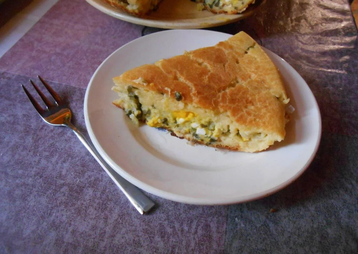 Заливной пирог с рисом луком и яйцом. Пирог с луком и яйцом. пирог с рисом и яйцом. заливной пирог с рисом и яйцом. заливной пирог с луком и яйцом.