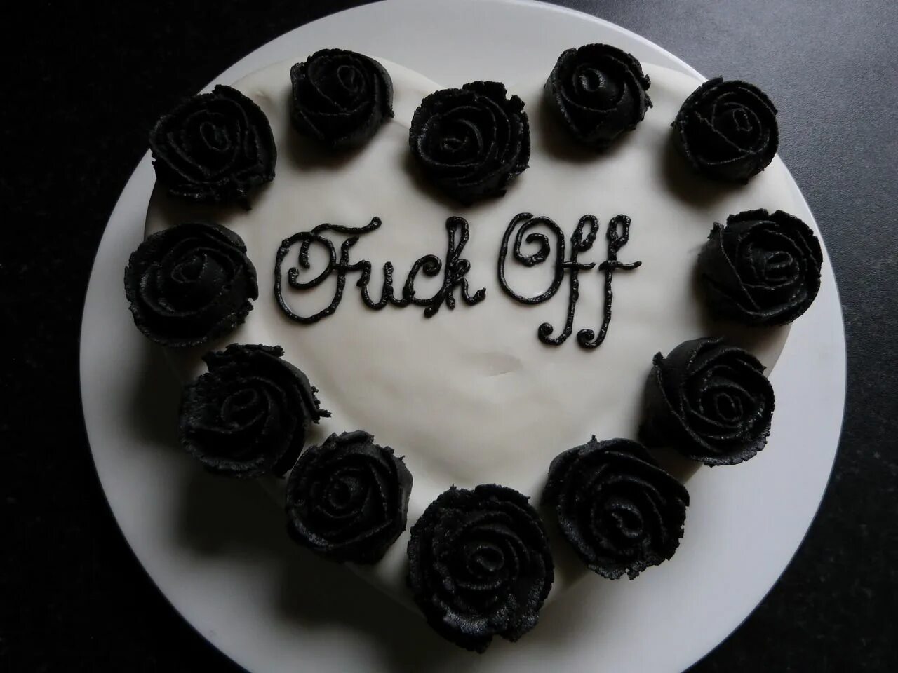 This is my cake. Чёрный торт на день рождения. Торт с днем рождения!. Черный эстетичный торт. Эстетичные торты на др.