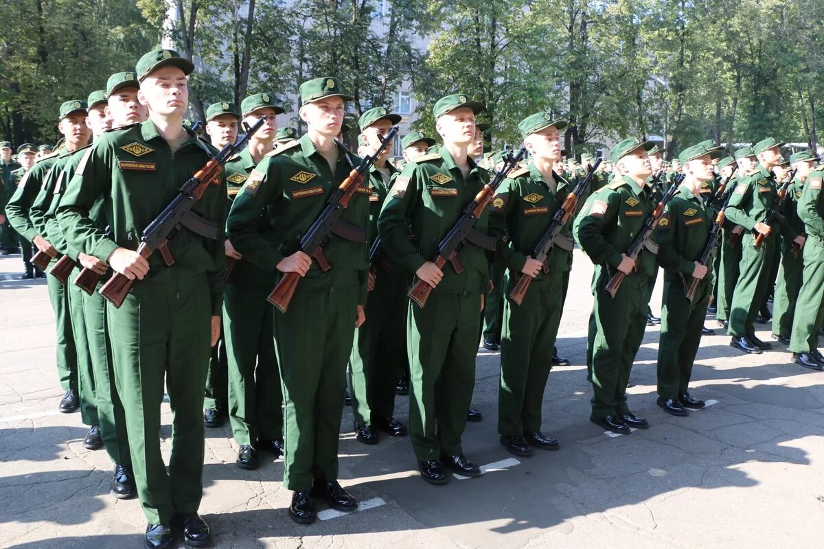 Иркутск ракетные войска. Солдаты РВСН Серпухов. ФВА РВСН Серпухов. Форма Ракетчиков. Строй солдат.