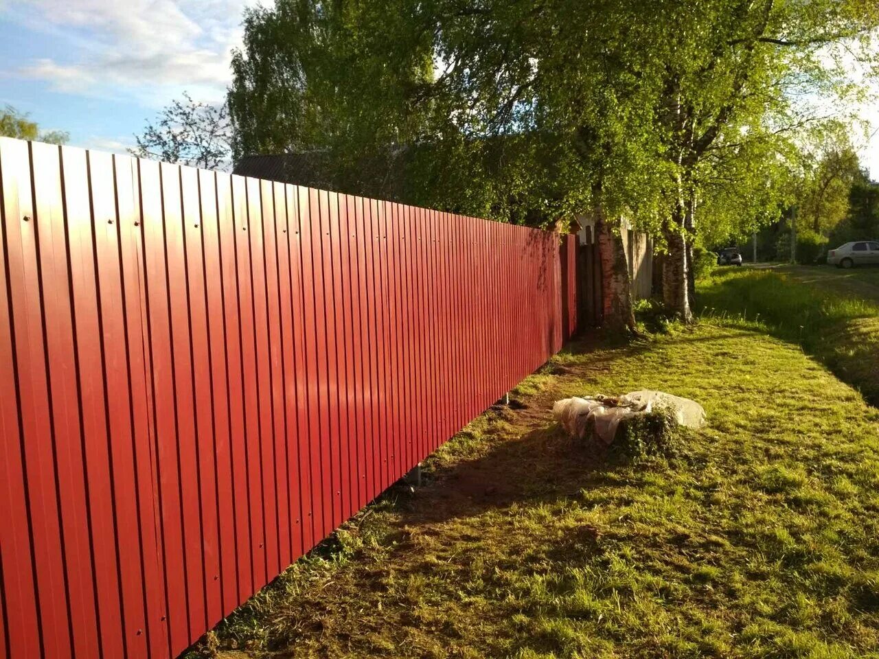 красный забор