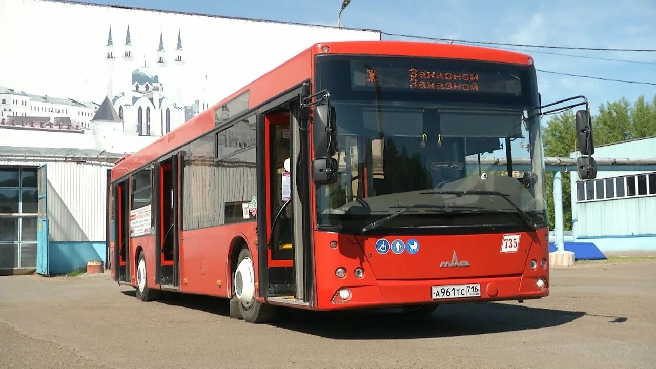 Когда приедет автобус казань. Автобус Казань. Казанские автобусы. Красный автобус Казань. 11 Автобус Казань.