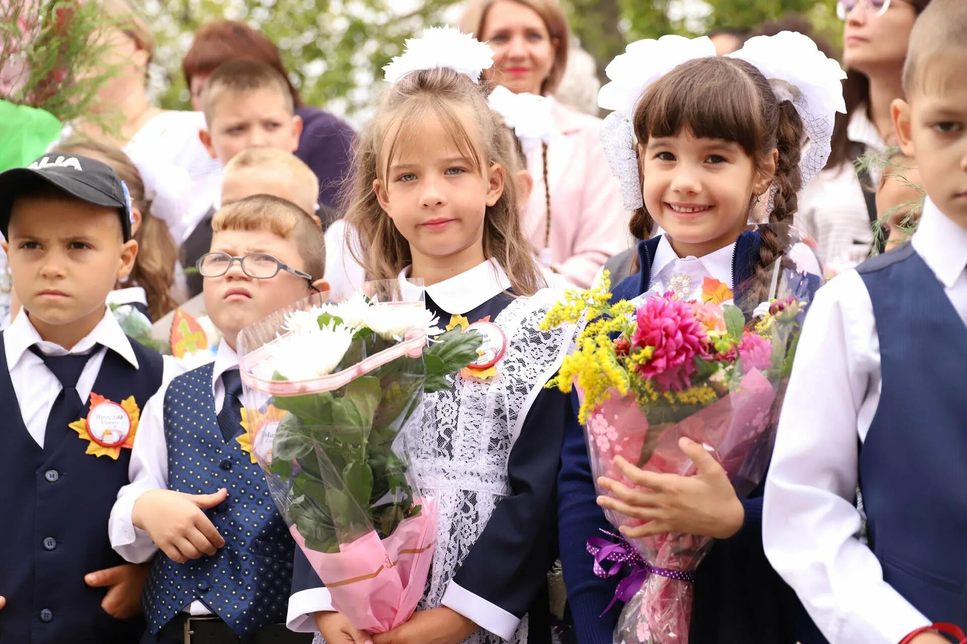 Ваш бывший первый класс. Поселок голышманово школа 4. школа 1 голышманово. школа 2 голышманово. первоклассники на линейке.