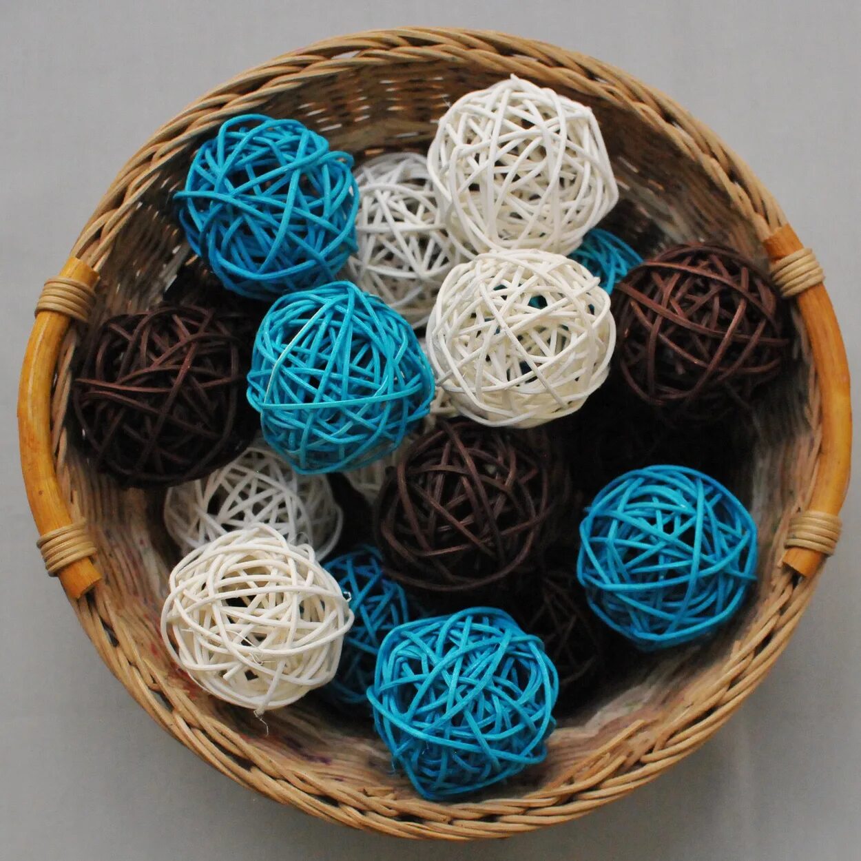 Изделия из ротанга. Поделки из ротанга. Своими руками поделки из ратана. Плетеные изделия для кухни. Декоративные шарики.