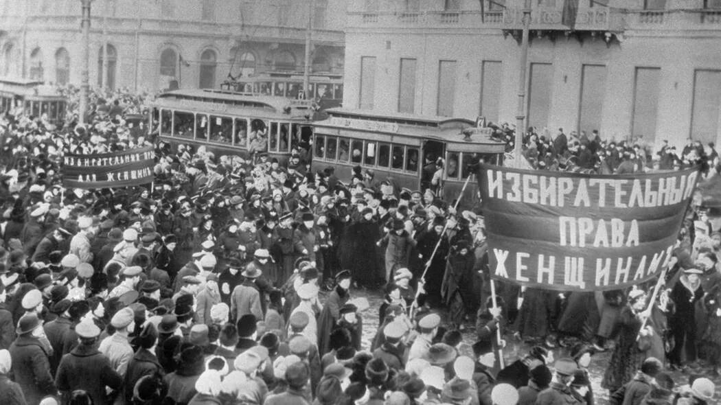 Февральская революция 1917 манифестация женщин. Манифестация 25 февраля 1917. Февральская революция 1917 забастовки.