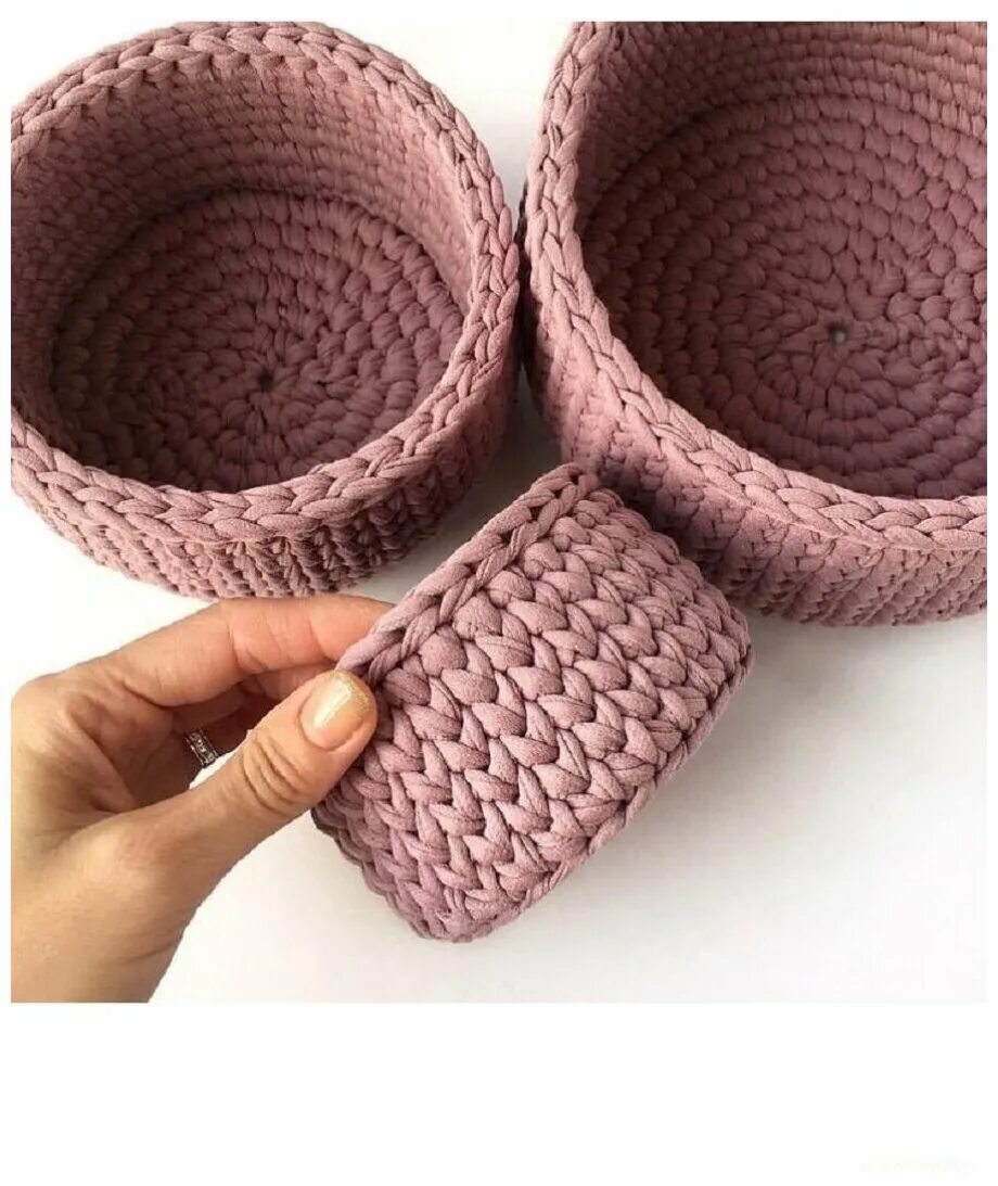 трикотажные вязаные корзины. корзины из трикотажной пряжи. корзинка крючком. вязаные корзинки крючком. корзинки из трикотажной пряжи.