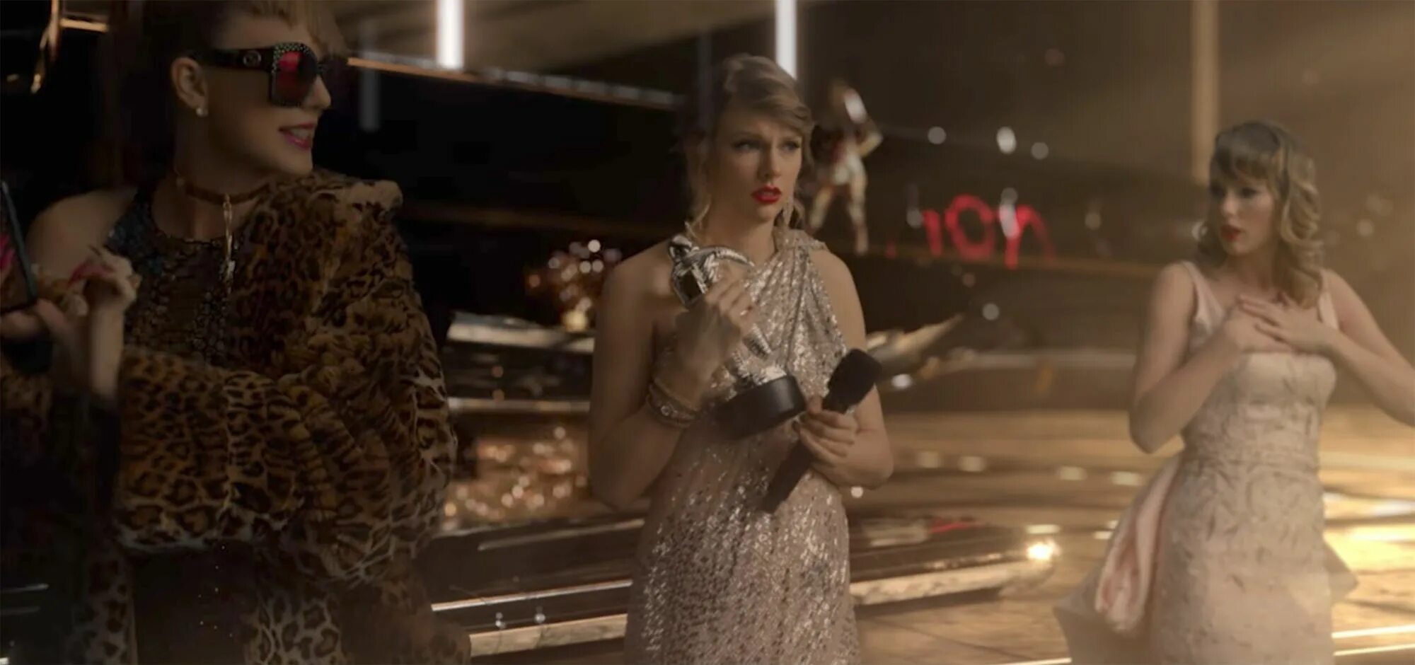 Тейлор свифт look what you make. Тейлор свифт look what you made me. кадры из клипа тейлор свифт look. taylor swift look what you made me do genius. тейлор свифт look what you made me do клип.