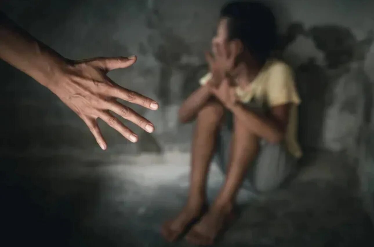 Насиловали 13 летнюю девочку. Насиловали 13 летнюю девочку