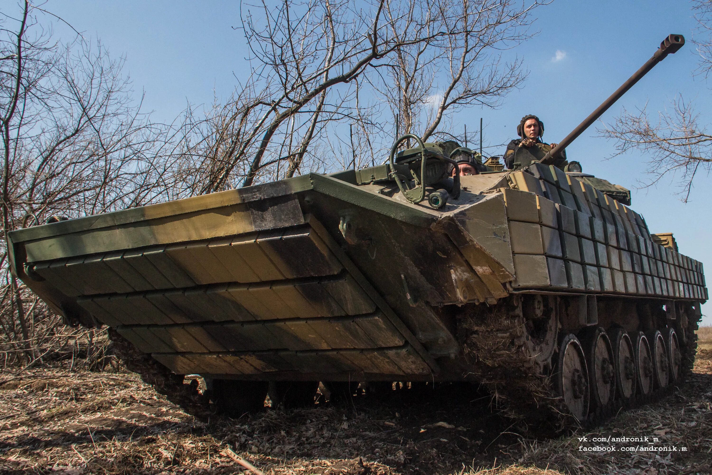 Батальон призрак народного ополчения луганска. Бмп 2 днр динамическая защита. Российские войска. Батальон кальмиус днр. Бмп 2 днр динамическая защита.