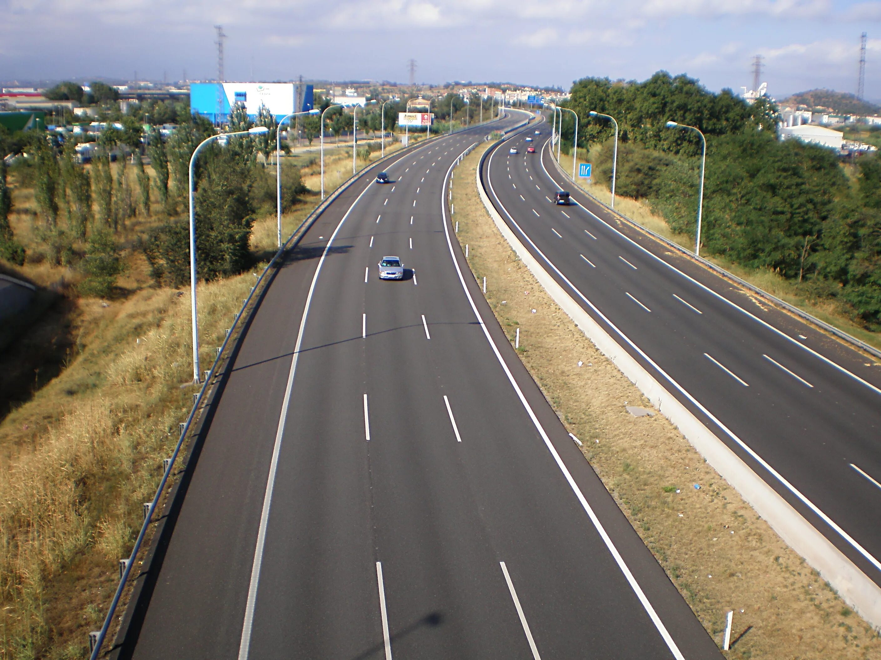 Дорога шоссейного типа как называется. Автострады Испании. Автомагистраль. Автомагистраль с машинами. Трасса в испаний.
