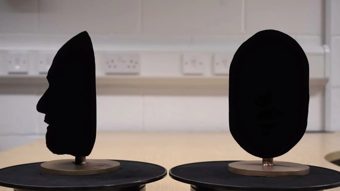 Как называется самый черный. Материал вантаблэк. Vantablack 2. Vantablack материал. Vanta black краска цвет.