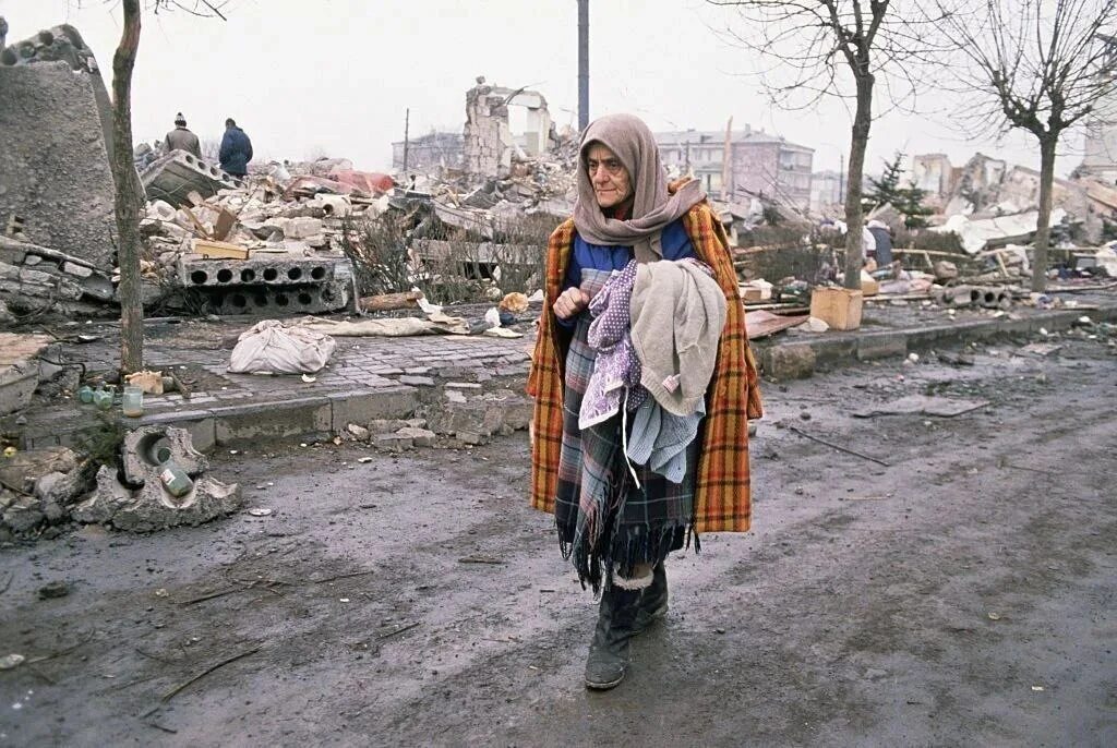 Землетрясение в армении 1988 число. Ленинакан землетрясение 1988. землетрясение в армении в 1988. степанаван армения землетрясение 1988. гюмри землетрясение 1988.