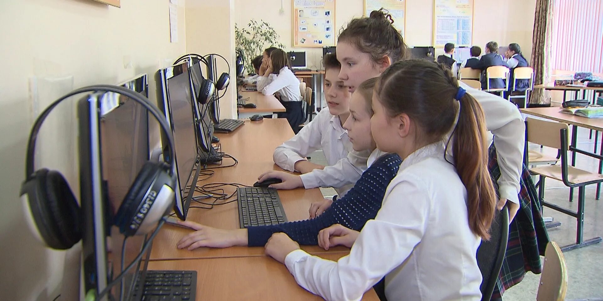 Урок информатики в Дагестане. Интегрированный Информатика. Урок информатики Узбекистан. Урок информатики в школе для детей на прозрачном фоне.