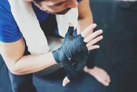 Связал спортсмен