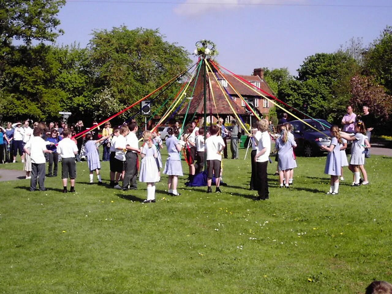 Майский праздник в Великобритании (May Day). Праздник Maypole в Великобритании. Мэй Дэй праздник в Великобритании. May Day праздник в Англии Майское дерево.