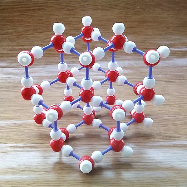 Кристаллическая решетка воды молекулярная. H2o кристаллическая решетка. Кристаллическая структура h2o. Модель кристаллической решетки воды. Модель кристаллической решетки льда.