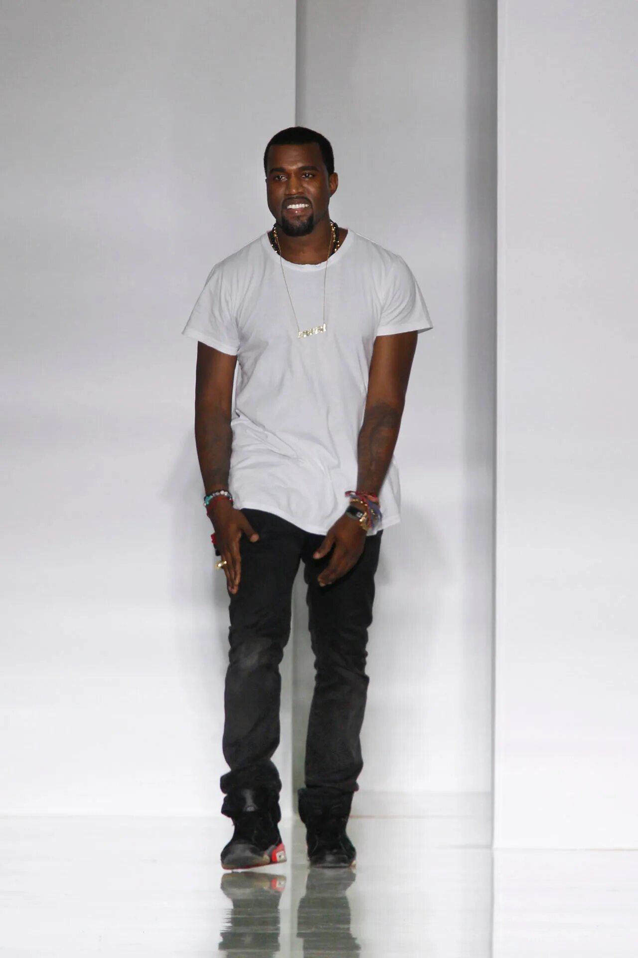Kanye west grid. Kanye west. канье уэст 2012. kanye west 2011. канье уэст марка одежды.