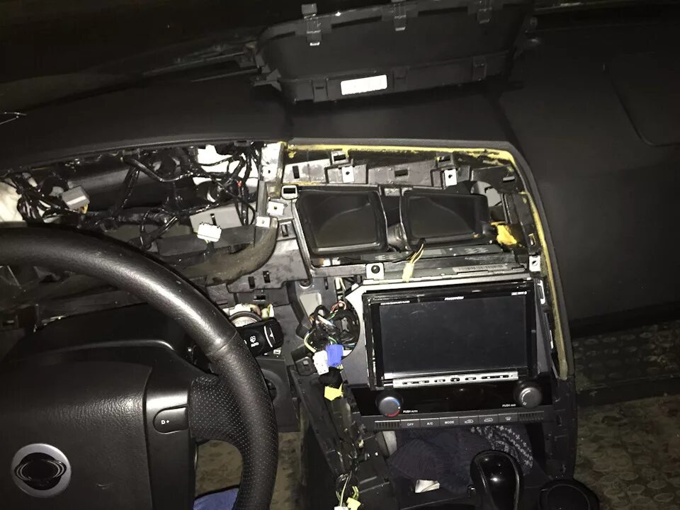 Не работает печка кайрон. Саньенг кайрон отопитель салона. ssangyong kyron доделки салона. kyron трубка печки. подсветка радиатора автомобиля ssangyong kyron.