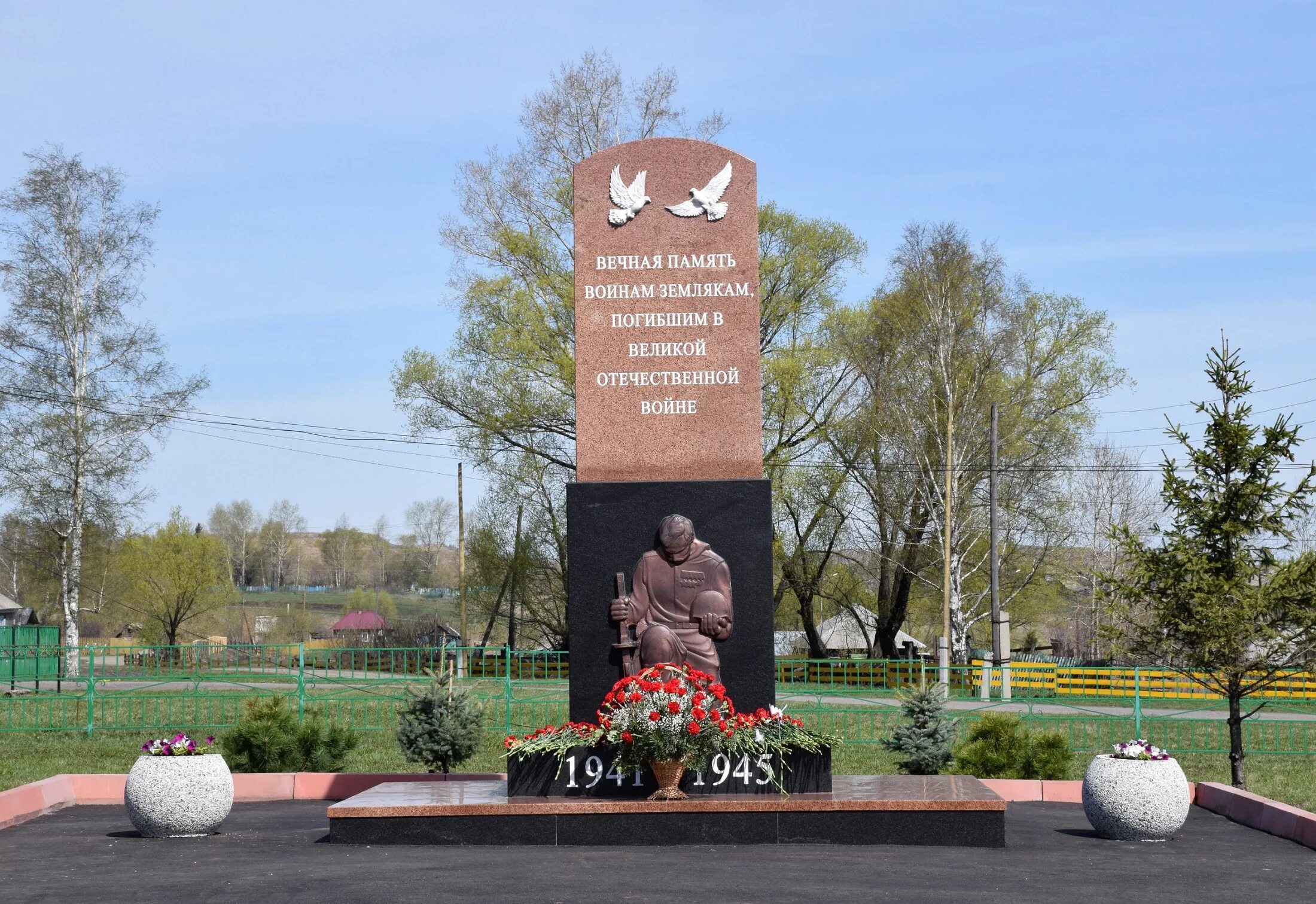 Памятник воинам-землякам погибшим в годы Великой Отечественной войны. Памятники погибшим воинам Великой Отечественной войны современные. Памятник погибшим землякам в Исилькуле. Памятник воинам землякам Можга. Памятный образ