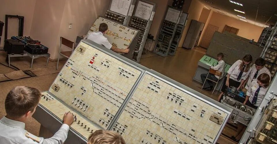 Организация перевозок и управление на транспорте жд. Организация перевозок и управление на железнодорожном транспорте. Организация перевозок и управление на транспорте по видам. Университеты организация перевозок. Университеты организация перевозок.