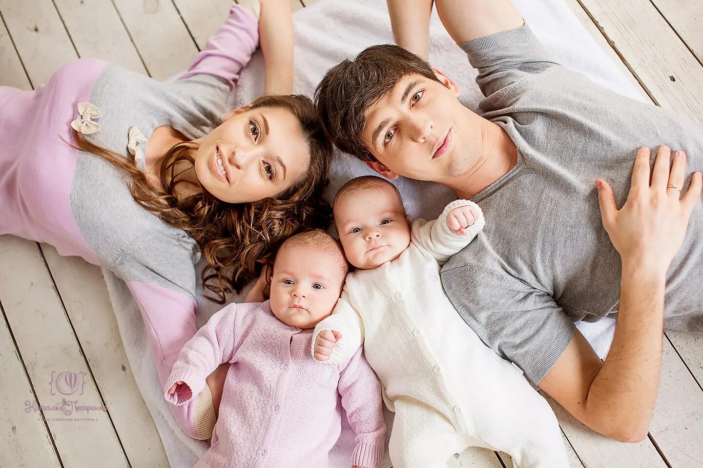 Bi family. Семейная фотосессия. Ребенок в семье. Фото семьи. Красивые семейные фотосессии.