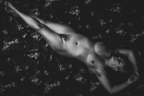 Laurentina Miksys - Portrait de femme nue, photographie d'art nue en é...