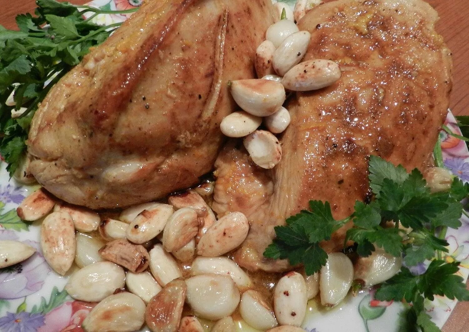 Индейка в мультиварке вкусно. Запеченная индейка в мультиварке. индюшатина в мультиварке. индейка в духовке с орехами. индюшатина в соусе.