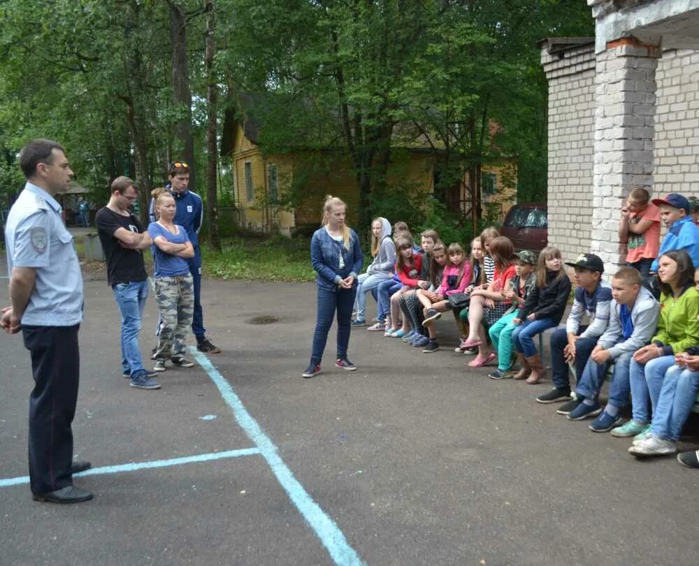 Огонек в лагере это. Огонёк Иваново лагерь. Детский оздоровительный лагерь огонек Ивановская область. Лагерь огонёк Брянск. Оздоровительный лагерь огонек Минусинск.