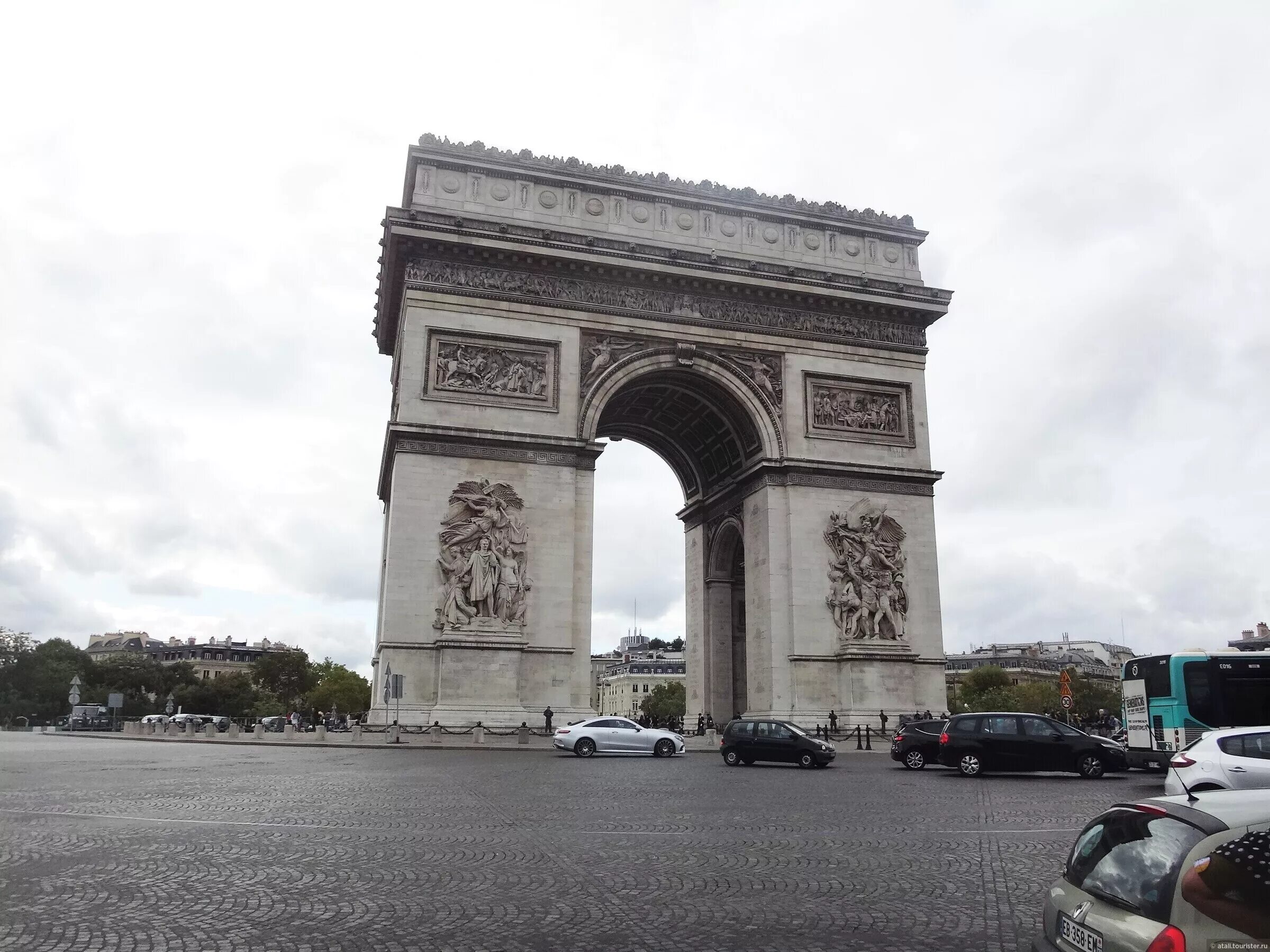 триумфальная арка румыния. триумфальная арка 1806-1836. арка 5 букв. триумфальная арка архитектура. ампир в архитектуре триумфальная арка в париже.