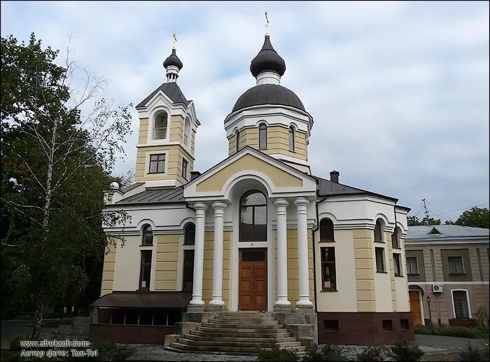 Сайт луки крымского симферополь. Церковь святителя Луки, Симферополь. Крым Симферополь храм Луки Крымского. Храм св Луки в Симферополе.