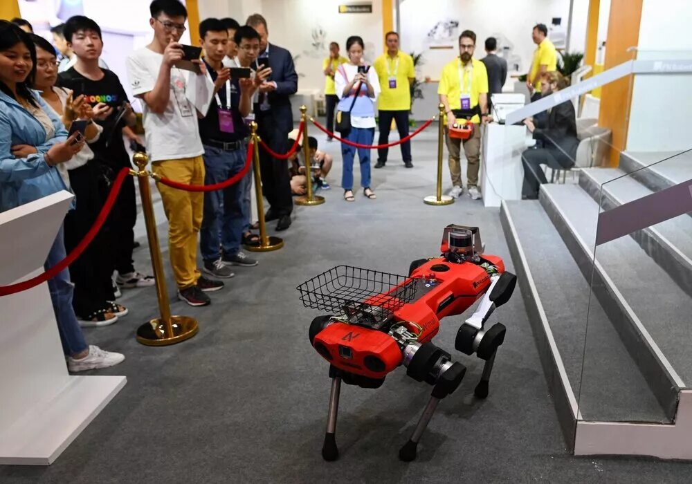 Самого дорогого робота. Китайские роботы. Робототехника в Китае. Выставка роботов в Китае. Робот китаец.