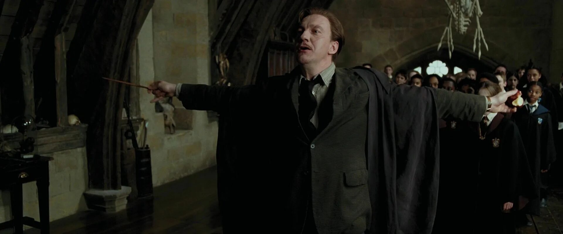 римус люпин узник азкабана. римус люпин в полный рост. гарри поттер профессор люпин. римус люпин. дэвид тьюлис римус люпин оборотень.