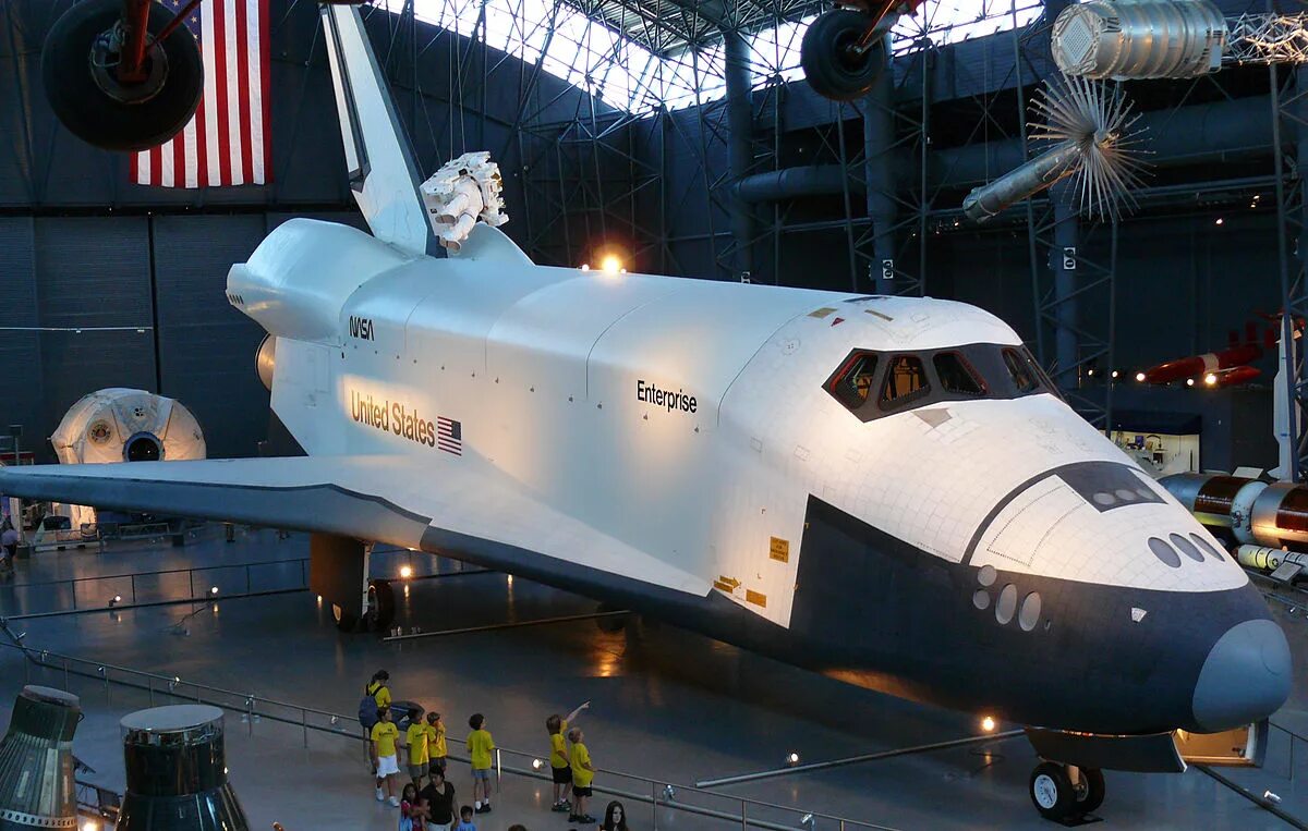 Как называется американский космический корабль. Спейс шаттл. Спейс шаттл космический корабль. Космический челнок Спейс шаттл. Американский космический корабль “шаттл”.