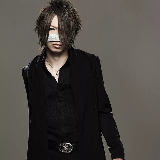 Басист рейта. Рейта the gazette. reita без маски. the gazette рейта без повязки. the gazette aoi.