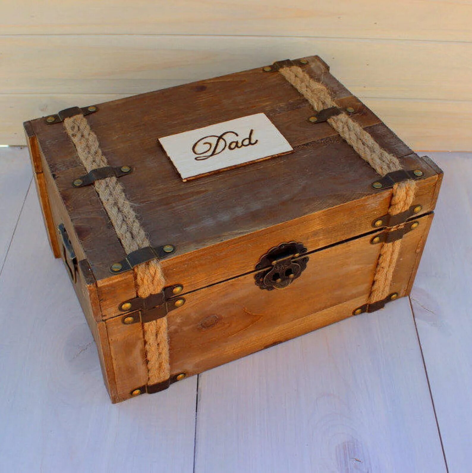 Wooden time. Коробка для капсулы времени. Ящик капсула времени. Memory Box деревянный. Коробка памяти.