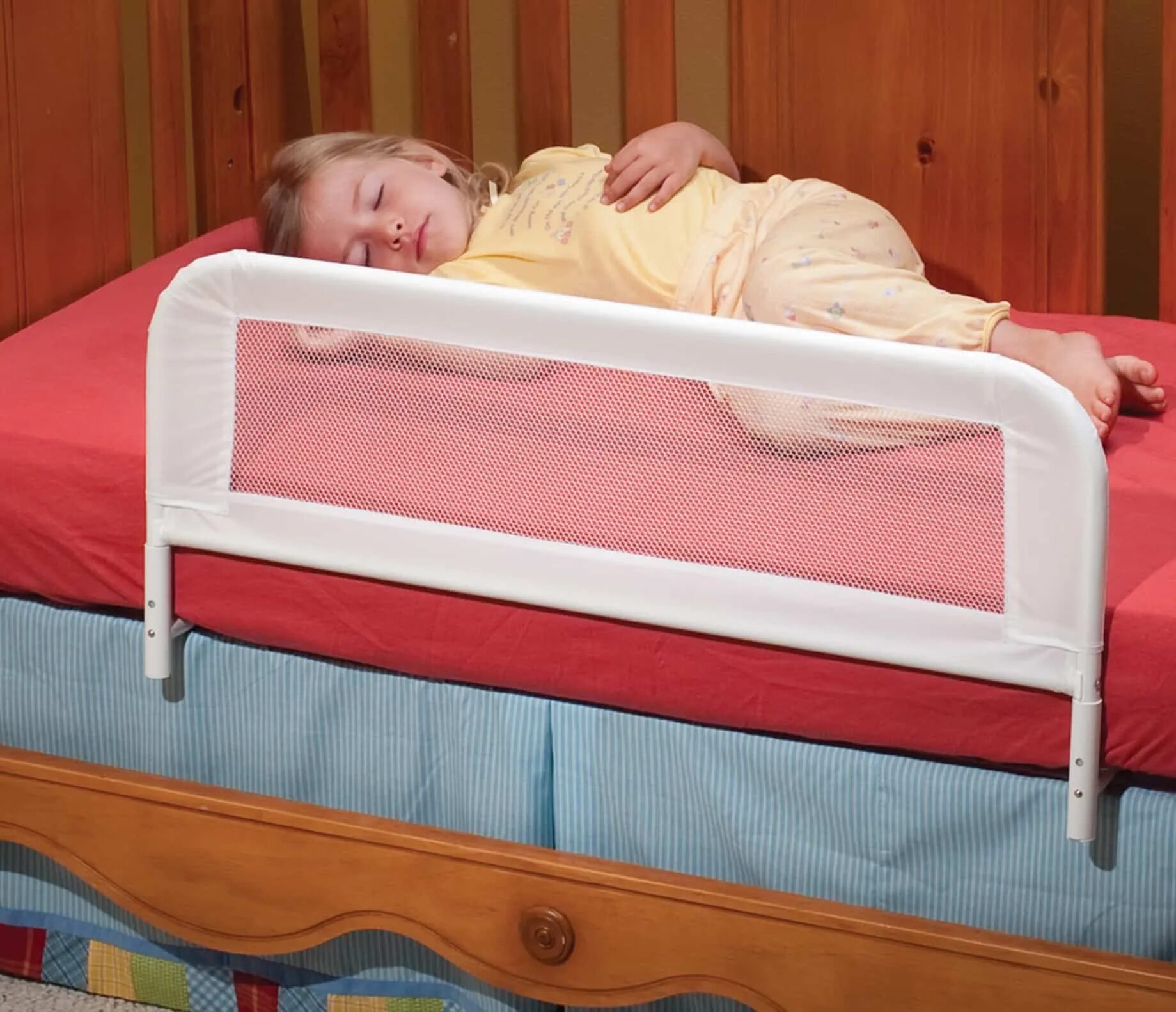 Ночью упал с кровати. Приспособления для детской кроватки. Малыш кровать. Ограждение для кровати для детей. Боковина для кровати ребенка.