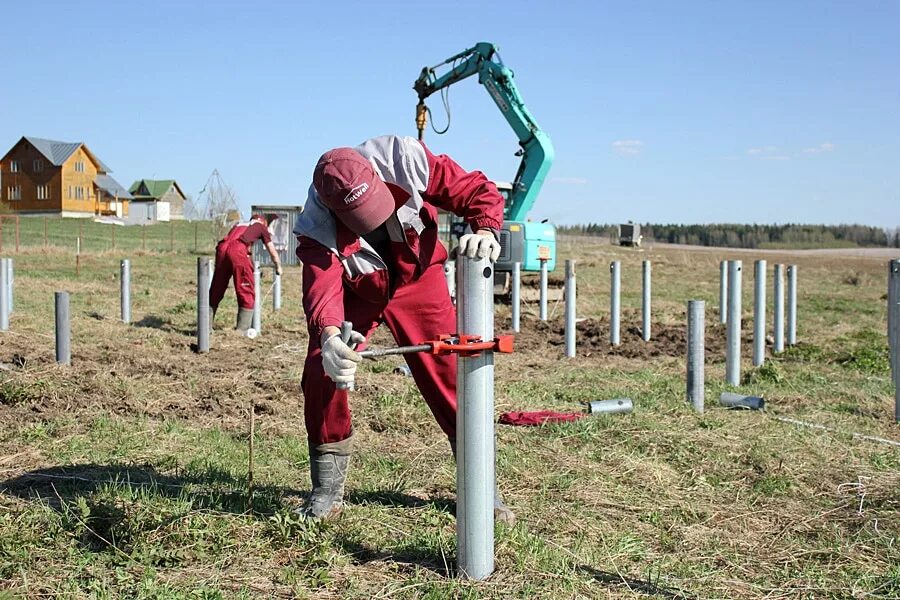 Винтовые сваи 308. Винтовые сваи. Винтовая свая 426мм. Техника для вкручивания винтовых свай. Винтовой свайный фундамент технология.