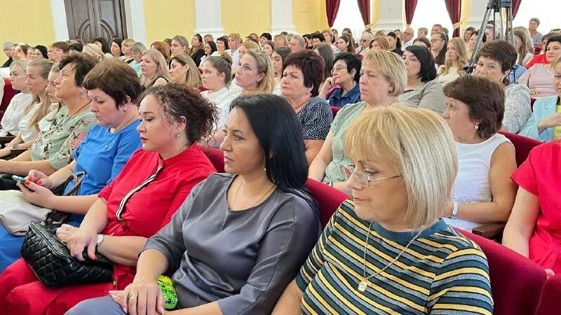 Год педагога и наставника 2023 эмблема. Педагогический совет образовательного учреждения. С днем соцработника. Совещание учителей в школе. Выступление на педсовете 2023.