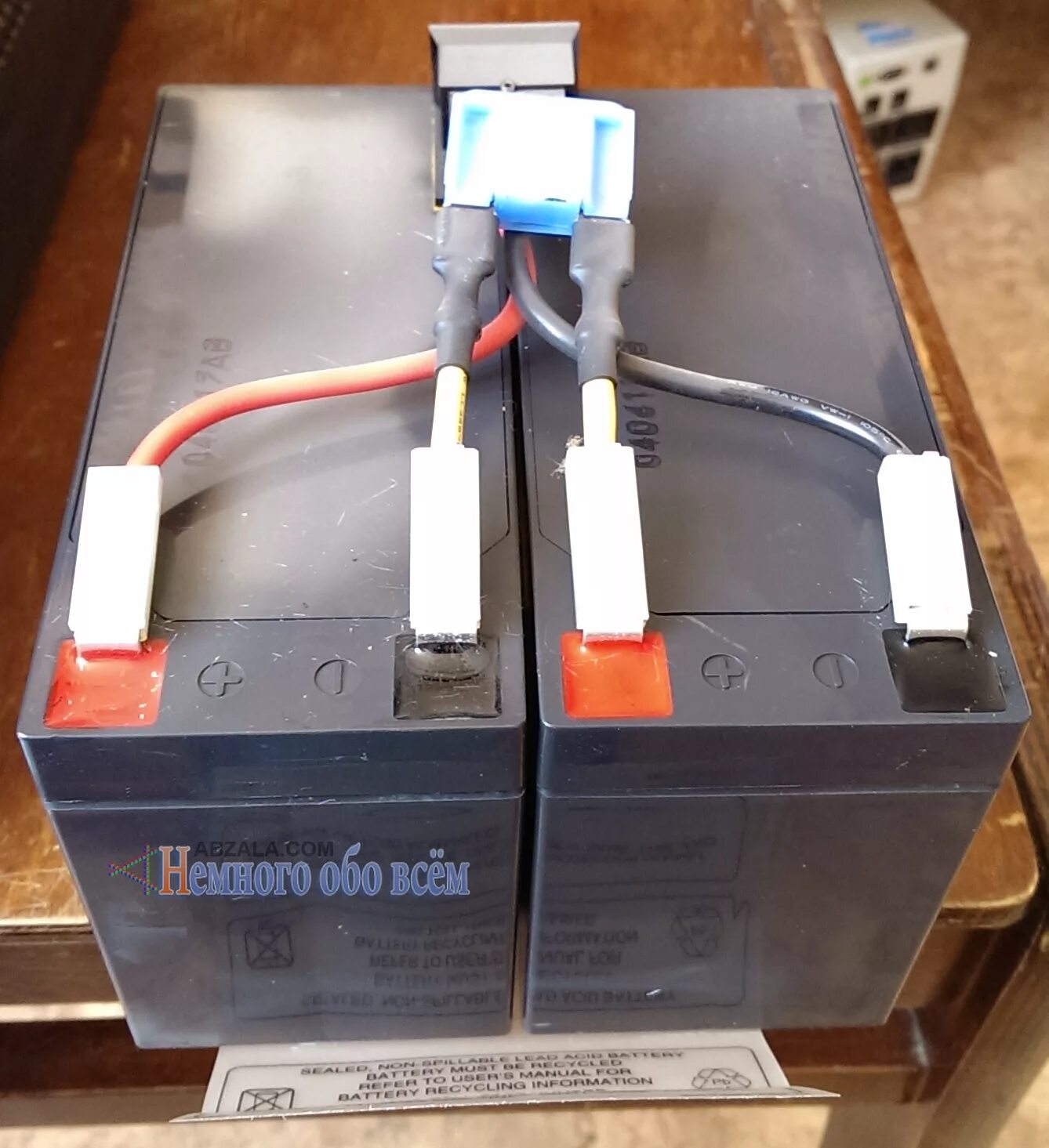 Акб 2к. Акб в бесперебойник 12 вольт. apc smart ups 1500 аккумулятор. бесперебойник apc 1500 соединение батарей. smart ups 450 аккумулятор.