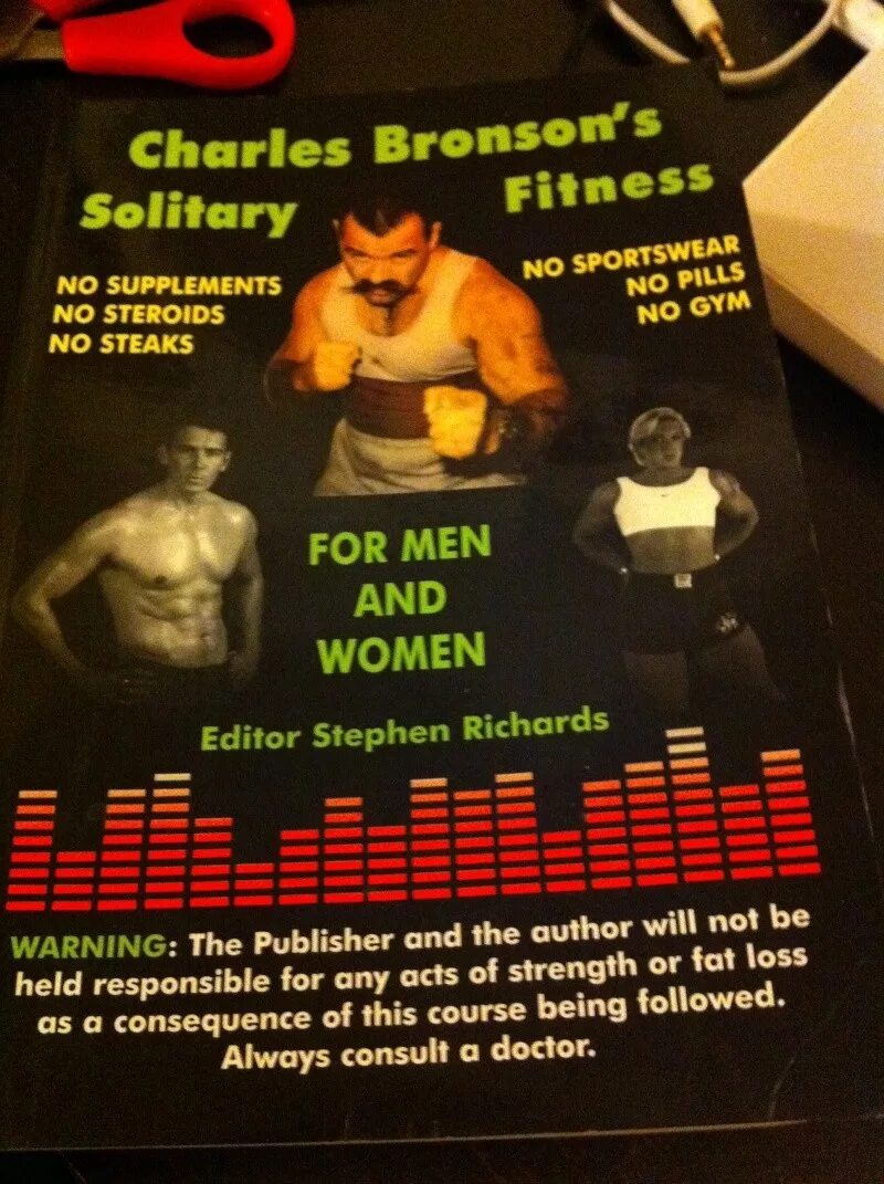 Charles bronson solitary fitness. Бронсон тренировки. Бронсон тренировки. Бронсон книга. Книга чарльза бронсона фитнес в одиночной камере.