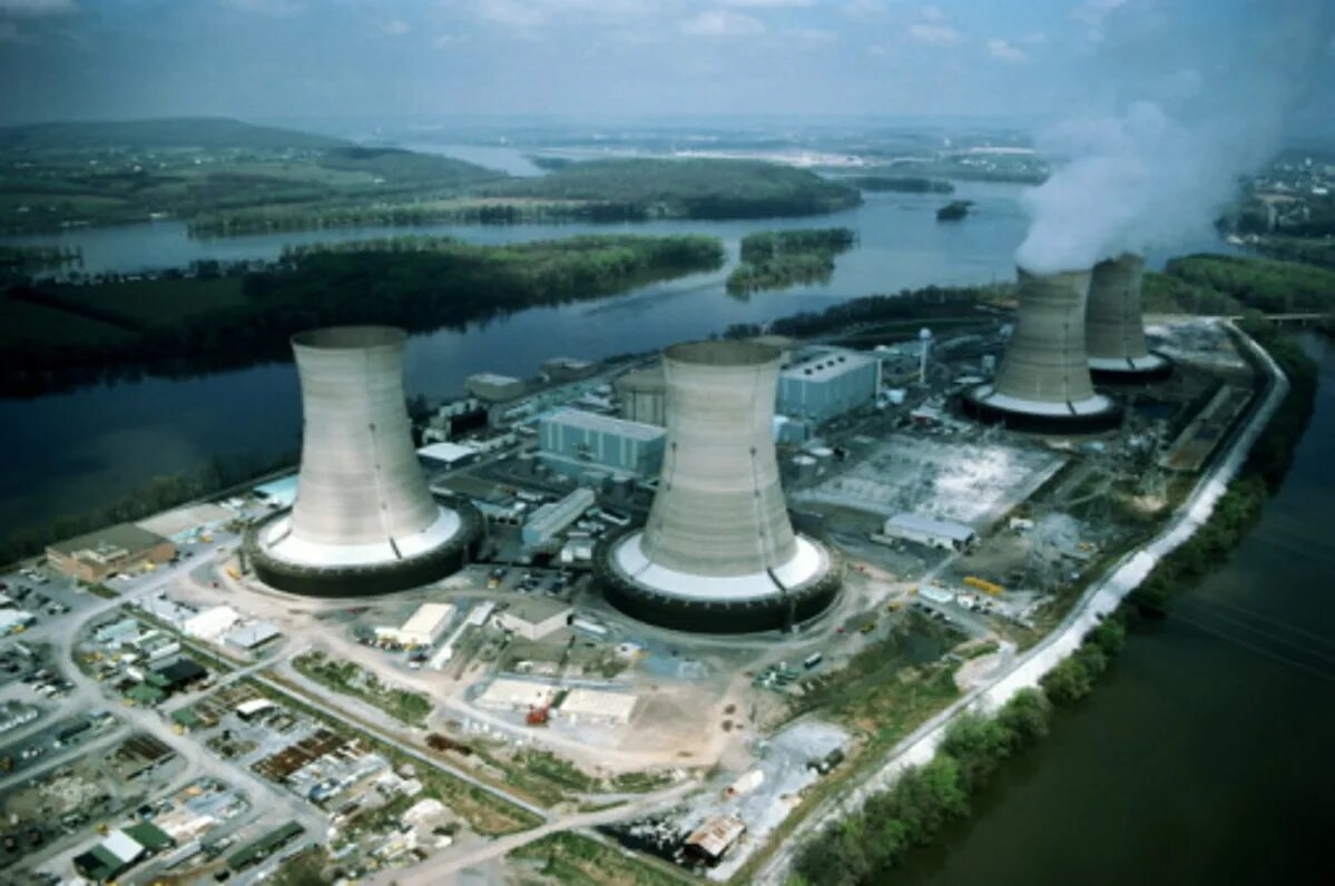 Запуск ядерного реактора. Атомный реактор. Ядерные реакторы и материалы. Ядерный реактор снаружи. Атомная электростанция вид снаружи.