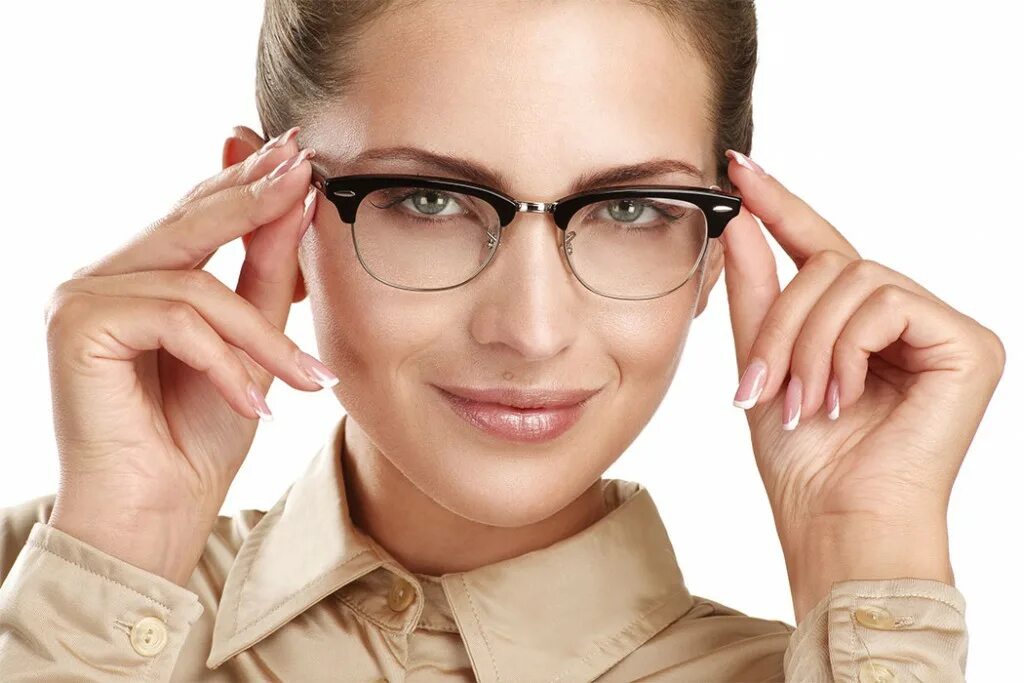 Люди носящие очки знают что когда входишь. Очки для зрения. Женщина в очках. Женщины в очках для зрения. Оправа для очков.