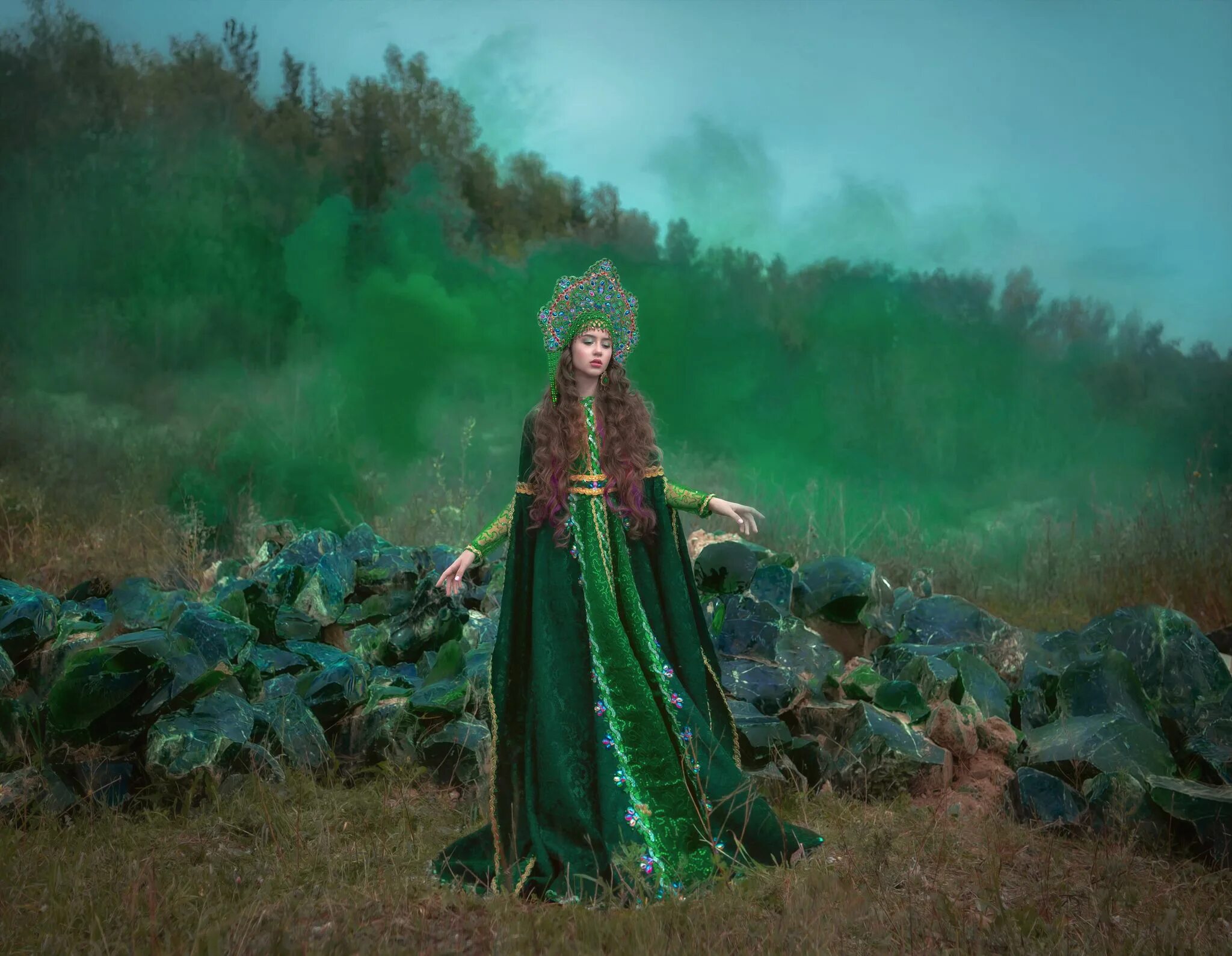 Малахитовая шкатулка хозяйка медной горы. Горный парк имени бажова в златоусте. Малахитница медной горы хозяйка. Город медной горы. Златоуст челябинская область парк бажова.