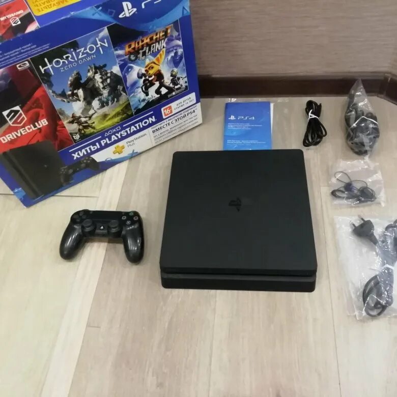 Ps4 slim gran turismo. Пс 4 слим 1 тб на руках. Seagate backup plus portable drive 1tb srd0sp0. Seagate 2 tb внешний диск. Ps4 pro 1tb ps4 slim.