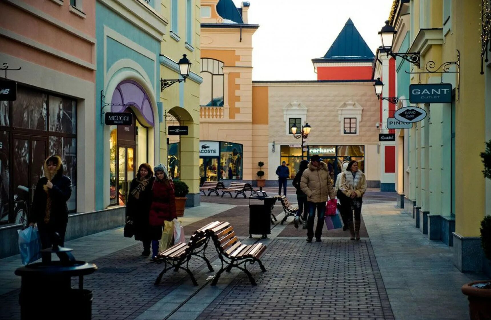 Outlet котельники village белая. Аутлет белая дача Котельники. Аутлет Вилладж Москва. Дисконт белая дача Outlet Village. Outlet Village Котельники.