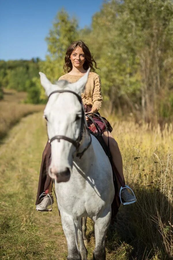 Riding ladies. Еду верхом на девушке. Еду верхом на девушке. Езда верхом на женщине. Девушка сидит на коне.