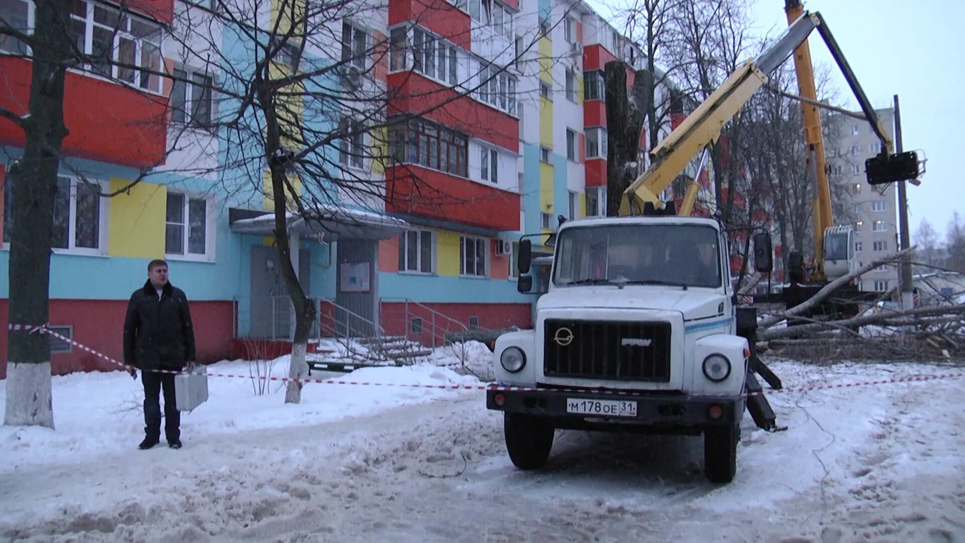 Тревога в старом осколе. Старый Оскол фото 2022. Зеленстрой старый Оскол 2022. Интернациональный старый Оскол.