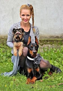 Собаками женщине живой