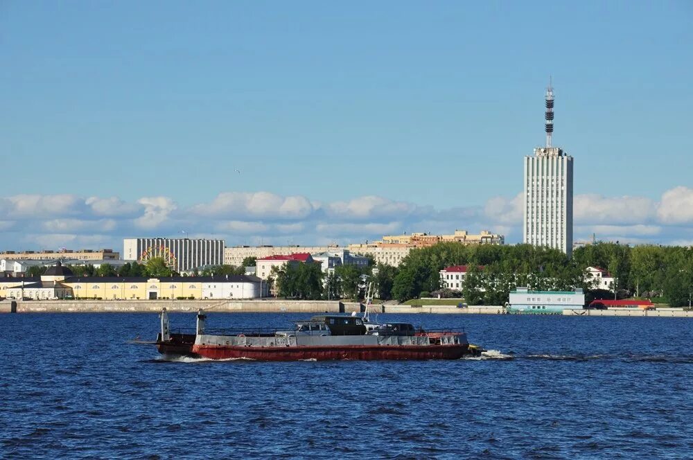 Красная пристань архангельск. Красная двина. Отель двина в великом устюге. Южный мост через реку даугаву в риге (латвия). Рига скулте.