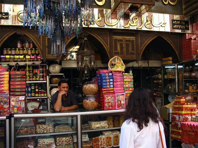 Shopping egypt. Египет магазины. Сувениры в египте шарм-эль-шейх. Рынок хан-эль-халили. Базар в шарм эль шейхе.